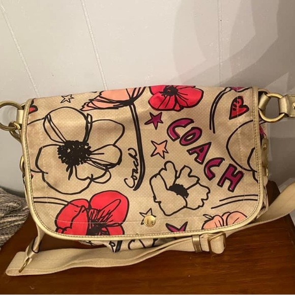 Coach Handbags - Coach Poppy Messenger Bag